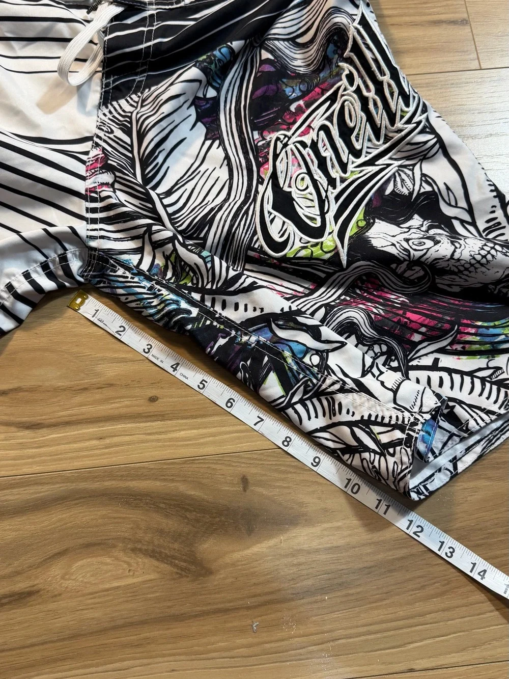 O'Neill Men's Black & White Graphic Stripe Boardshorts